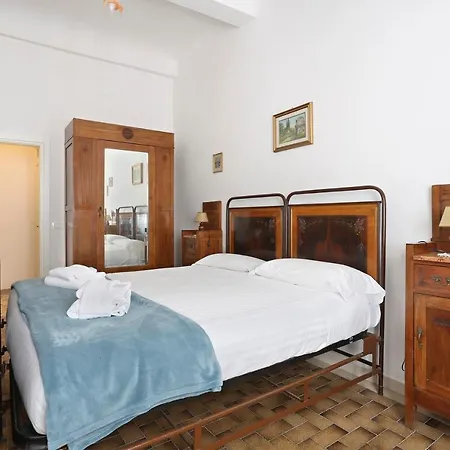 Apartment Le Grazie In Superb Location