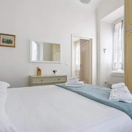 Apartment Le Grazie In Superb Location