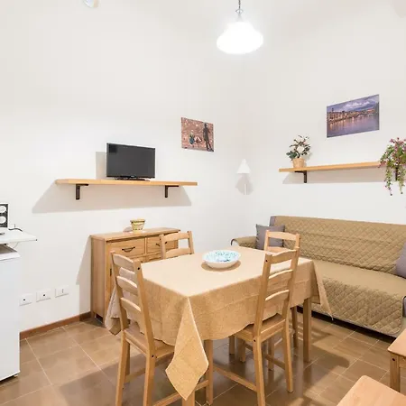 Le Grazie In Superb Location Apartment *