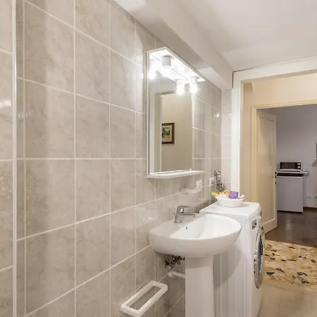 Le Grazie In Superb Location Apartment