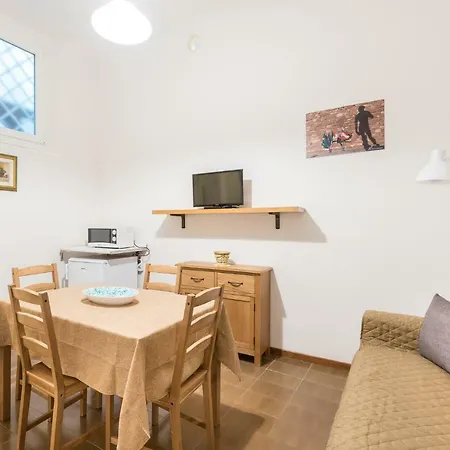 Le Grazie In Superb Location Apartment