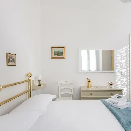 Le Grazie In Superb Location Apartment *